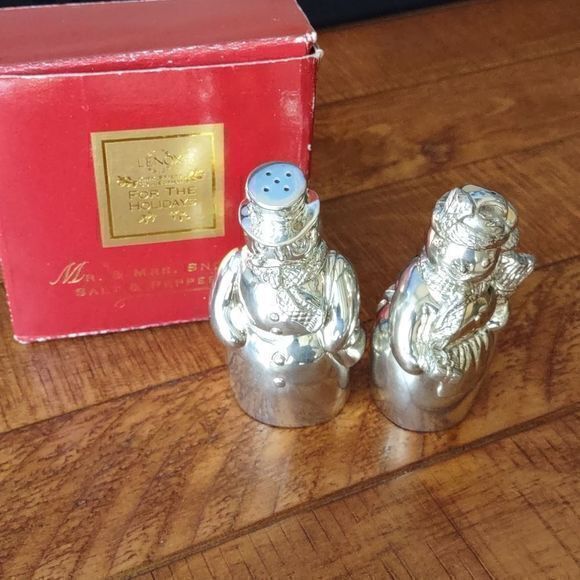 Lenox Kirk Stieff Collection Mr. & Mrs. Snowman Pewter Salt and Pepper‎ Shakers - Picture 2 of 11